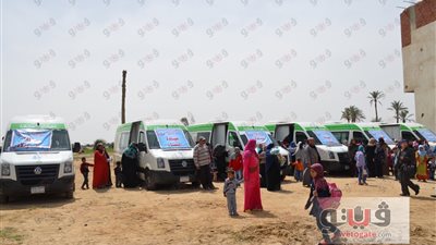 بالفيديو.. محافظ الإسماعيلية يشهد انطلاق القافلة الطبية بقرية أم عزام