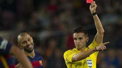 ديل سيرو حكما لنهائي كأس إسبانيا بين برشلونة وإشبيلية