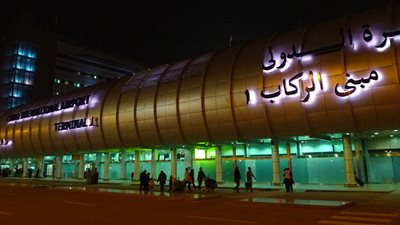 سلطات مطار القاهرة ترحل ٢٤ أفريقيا لمحاولتهم التسلل إلى دول الجوار