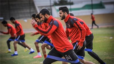 فتحي وأزارو يشاركان في مران الأهلي الجماعي استعدادا للداخلية
