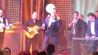 عمرو دياب يشعل حفل «الماسة» بـ«تملي معاك» (فيديو)