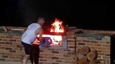 لحظة انفجار «شواية» في وجه رجل (فيديو وصور)