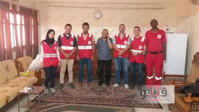 بالصور.. الهلال الأحمر بالمنيا يوزع هدايا على أطفال معهد الأورام