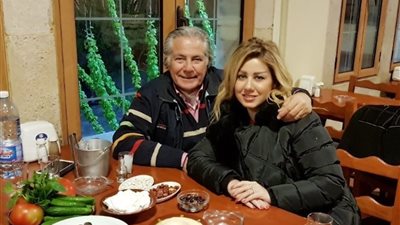 مصطفى فهمي يسافر مع زوجته لبنان بعد توقف «المعجزة» (صور)