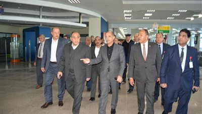 وزير الطيران المدني يتفقد مطار الغردقة (صور)