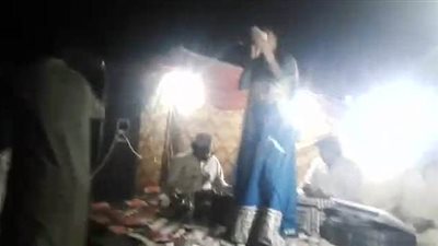 لحظة قتل مغنية باكستانية رفضت الرقص مع مخمور (فيديو وصور)