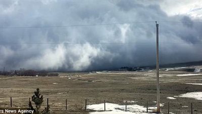 لقطات نادرة لسحابة تسونامي ترتطم بالأرض (فيديو)