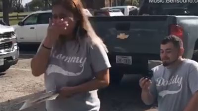 مفاجأة مزدوجة لأم تكشف عن نوع جنينها (فيديو)