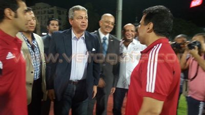 بالصور.. وزير الرياضة يصل مركز شباب الجزيرة لمؤازرة المنتخب الأوليمبي