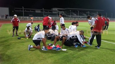 بالصور.. المنتخب الأوليمبي يبدأ مرانه بمركز شباب الجزيرة