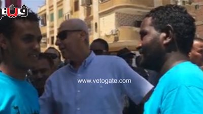 بالفيديو.. محافظ أسوان لـ«شاب»: «الإيد الشغالة أحسن من الناعمة»