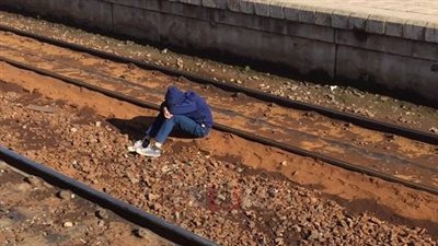 «بسبب التنمر».. طفل يحاول الانتحار أمام القطار في الإسكندرية