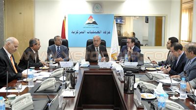 رئيس الوزراء يكلف بتطوير الشون الترابية بنهاية موسم حصاد القمح