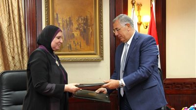 تنمية المشروعات والبنك الزراعي يوقعان عقدا بـ50 مليون جنيه