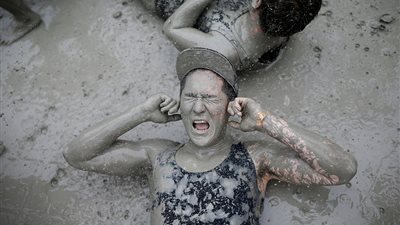 بالصور.. مهرجان الطين الأكثر شعبية بكوريا الجنوبية