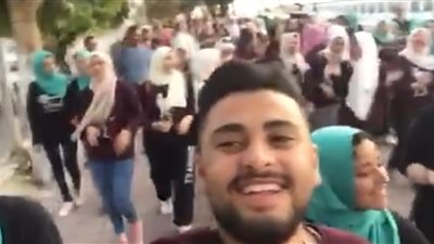 طلاب «آثار القاهرة» يحتفلون في رحلة بغناء «الأقصر بلدنا» (فيديو)