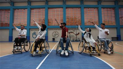 «دبكة على الكراسي المتحركة».. تراث فلسطين محفور في قلوب أبناء غزة