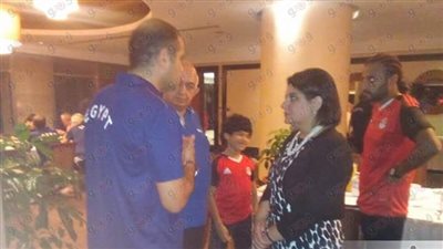 بالصور.. سفيرة مصر بأوغندا تؤازر بعثة المنتخب الوطني