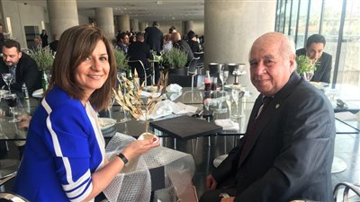 رئيس النادي المصري باليونان يهدي وزيرة الهجرة الشجرة المباركة (صور)