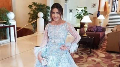 لطيفة تتألق في فستان لبني خلال حفل مهرجان «بياف» بلبنان (صور)