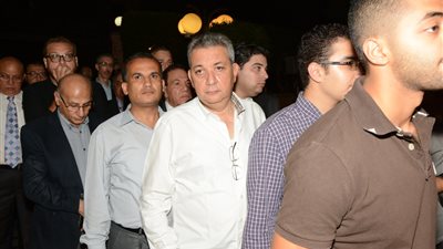 العلايلى والفيشاوى وأحمد خليل يشاركون في عزاء سامى العدل