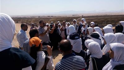 طالبات التعليم الفني في زيارة لمحطة الطاقة الشمسية بالغردقة (صور)