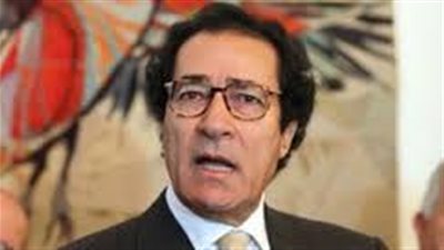 فاروق حسني يوضح حقيقة نقل رفات نجيب محفوظ من المقابر