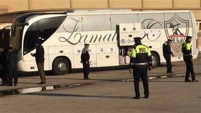 الزمالك يصل استاد المحلة وسط تشديدات أمنية قبل مباراة طنطا