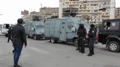 6 نصائح لتجنب الشبهات خلال فترة الطوارئ.. تجنب الشوارع المحظور السير فيها والتأكد من البطاقة الشخصية قبل النزول الأهم.. الامتناع عن مجادلة رجال الأمن.. والامتناع عن حمل الآلات الحادة