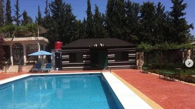 السوري أيمن زيدان ينشر صورا صادمة لمنزله قبل وبعد الحرب