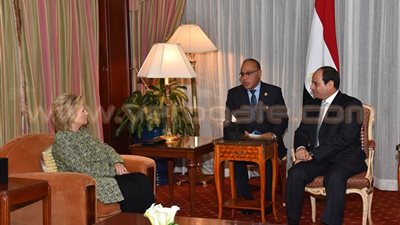 كلينتون وترامب يتنافسان على لقاء «السيسي» وزعماء العالم