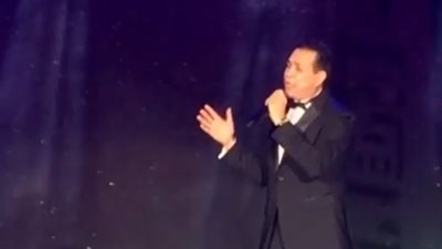 حكيم يشعل مسرح مهرجان بياف بـ«حلاوة روح» بعد تكريمه (فيديو)