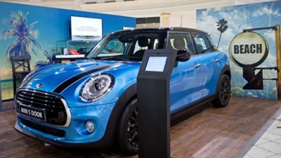 ميني تنتج سيارة كهربائية بثلاثة أبواب