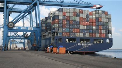 تكريك 129 ألفا و706 أمتار مكعبة من ممر ميناء دمياط