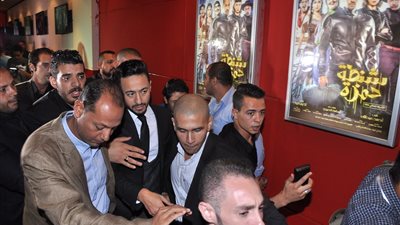 بالصور.. مصطفى قمر في العرض الخاص لـ«شنطة حمزة» وغياب يسرا اللوزي