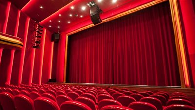 فرقة مسرح «سويسية» تعتذر عن مهرجانين دوليين بسبب تذاكر الطيران