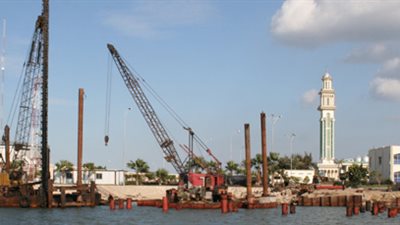 تداول 13 سفينة بميناء دمياط