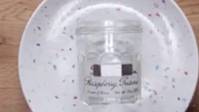 مكونان في المنزل يخلصانك من جميع البقع المستعصية (فيديو)