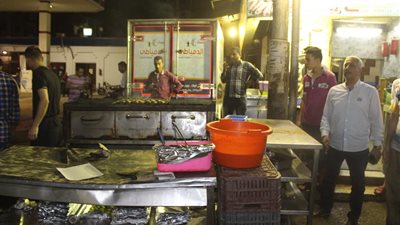 حملة إشغالات لضبط الكافيهات والسيارات المخالفة بالمنصورة (صور)