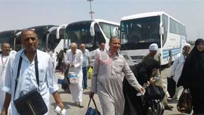 وصول وسفر 869 راكبا وتداول 83 شاحنة بميناء نويبع