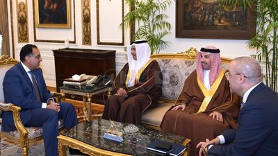 رئيس الوزراء يستقبل وزير الاسكان البحريني (صور)