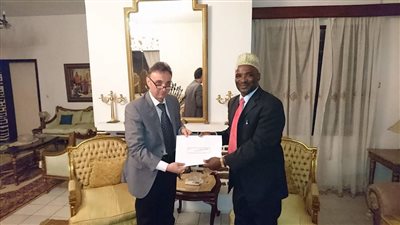 السفير المصري يدعو مفتي بوروندي لمؤتمر «أسوان الإسلامى»