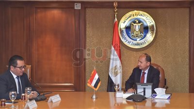 وزير الصناعة يبحث مع سفير كازاخستان بالقاهرة سبل تنمية التعاون بين البلدين