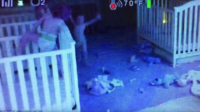 3 توائم يدهشن والدتهم بالهرب من أسرتهم (فيديو وصور)