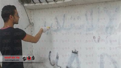 بالصور.. نشطاء بورسعيد يزيلون العبارات المسيئة للسيسي