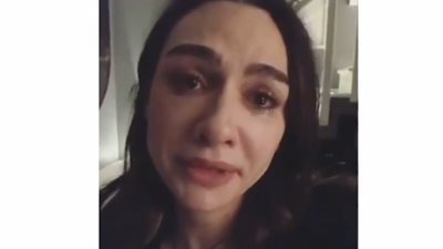 رد فعل ممثلة تركية نفقت قطتها دهسًا (فيديو)