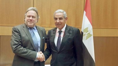 قابيل يبحث مع وزير اليونان للشئون الخارجية تنمية التعاون الاقتصادي