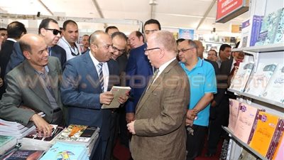 بالصور.. محافظ المنوفية و«النمنم» يفتتحان معرض الكتاب بشبين الكوم
