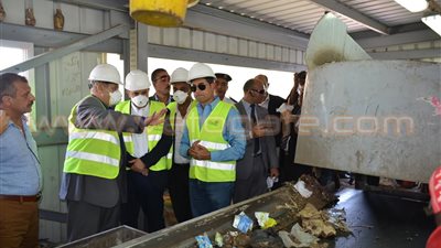 بالصور.. وزير البيئة يدعم منظومة النظافة بالإسماعيلية بمليوني جنيه