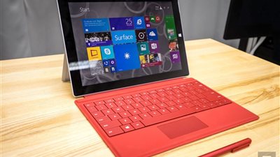 «مايكروسوفت» تعمل على جهاز لوحي جديد قابل للطي